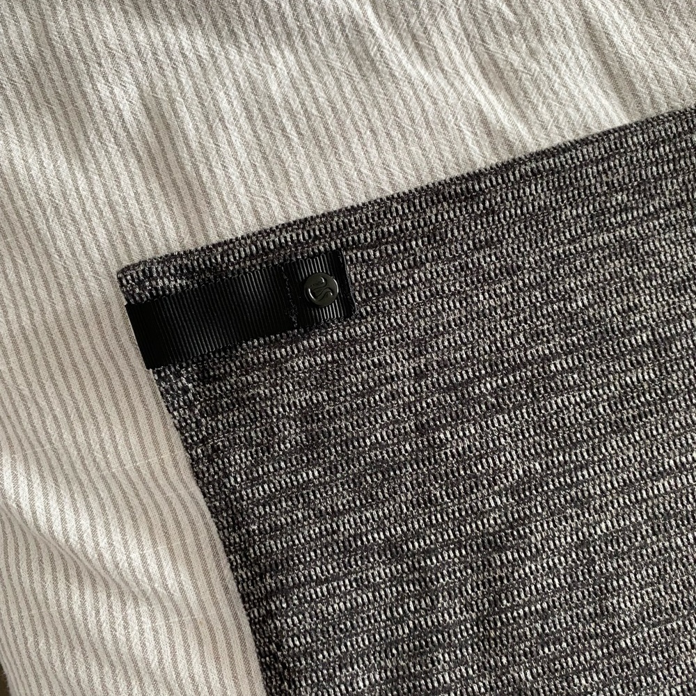 Lululemon Heathered Check Pique Vinyasa Scarf - Picture 7 of 7